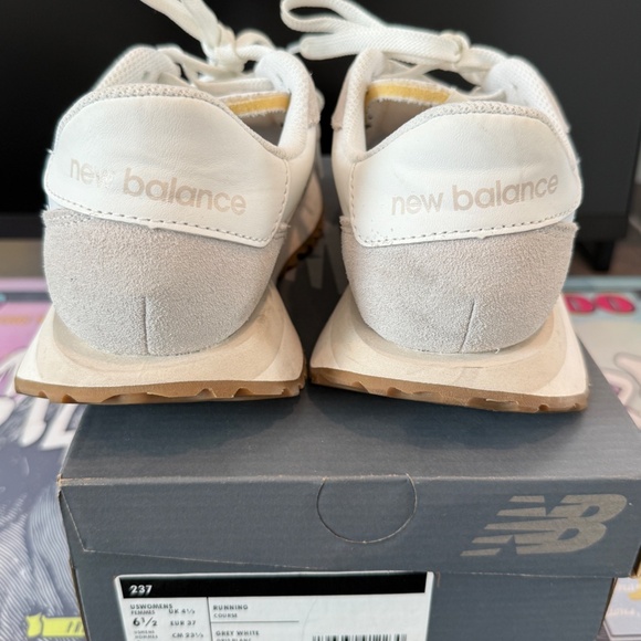 New Balance Femmes With Small Platform - size 6.5 - Picture 7 of 10